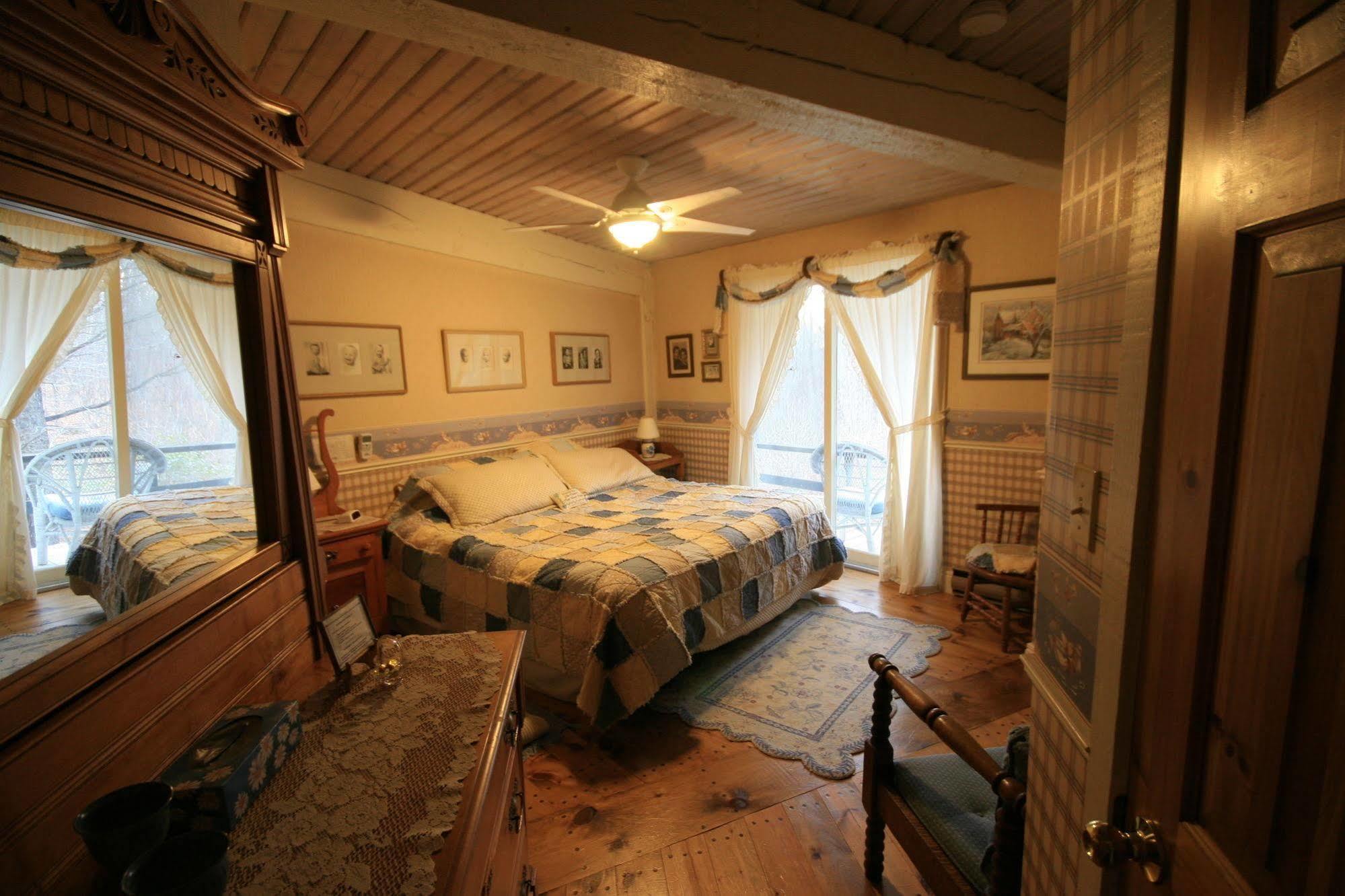 Stouffermill Bed & Breakfast Algonquin Highlands Exterior photo