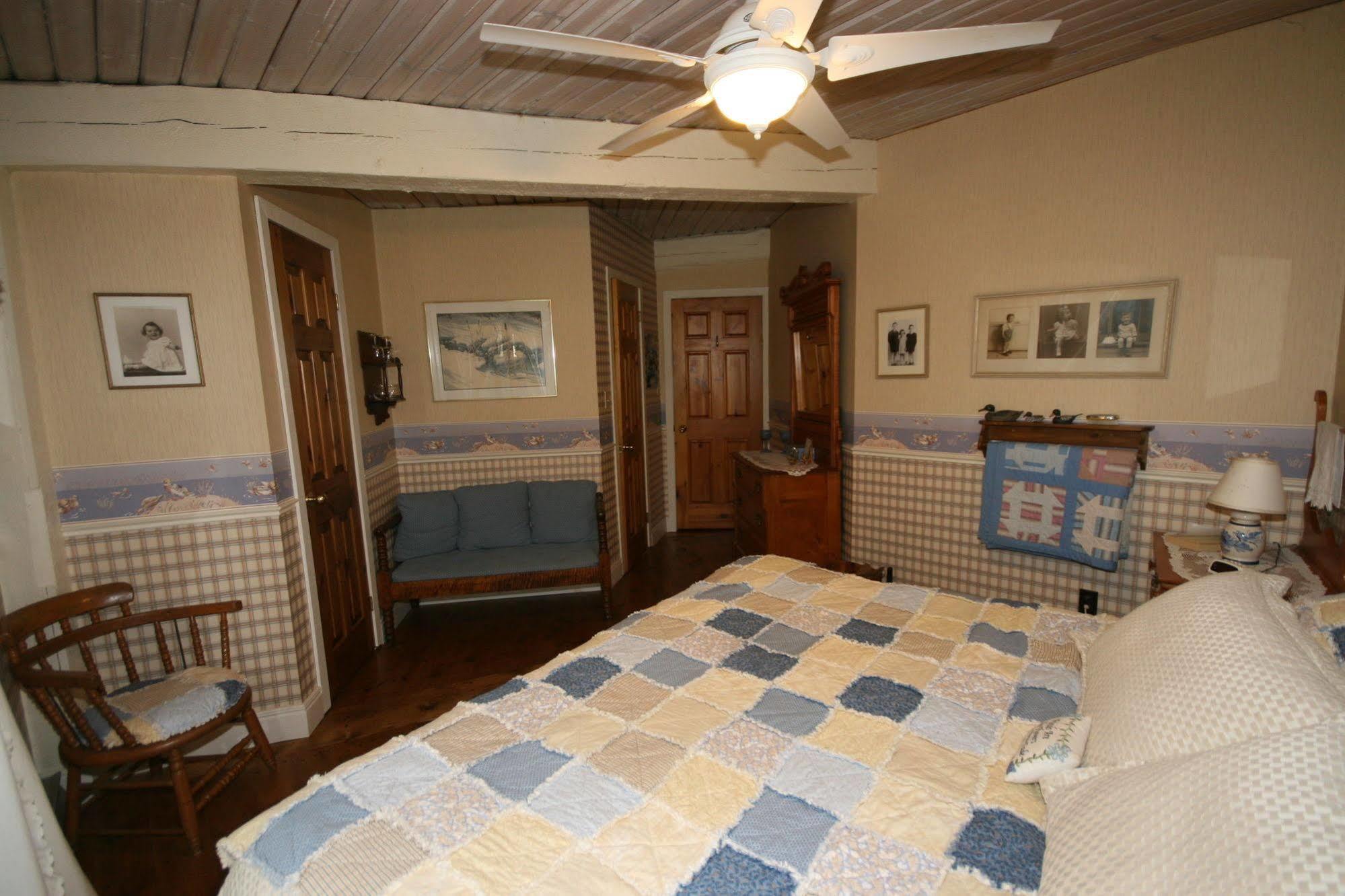 Stouffermill Bed & Breakfast Algonquin Highlands Exterior photo
