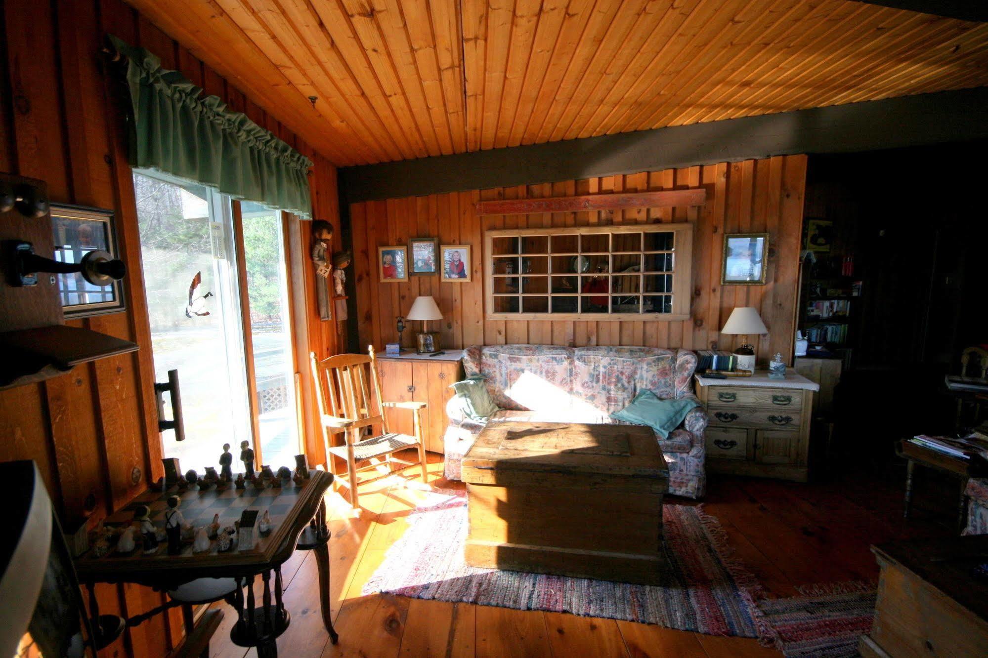 Stouffermill Bed & Breakfast Algonquin Highlands Exterior photo