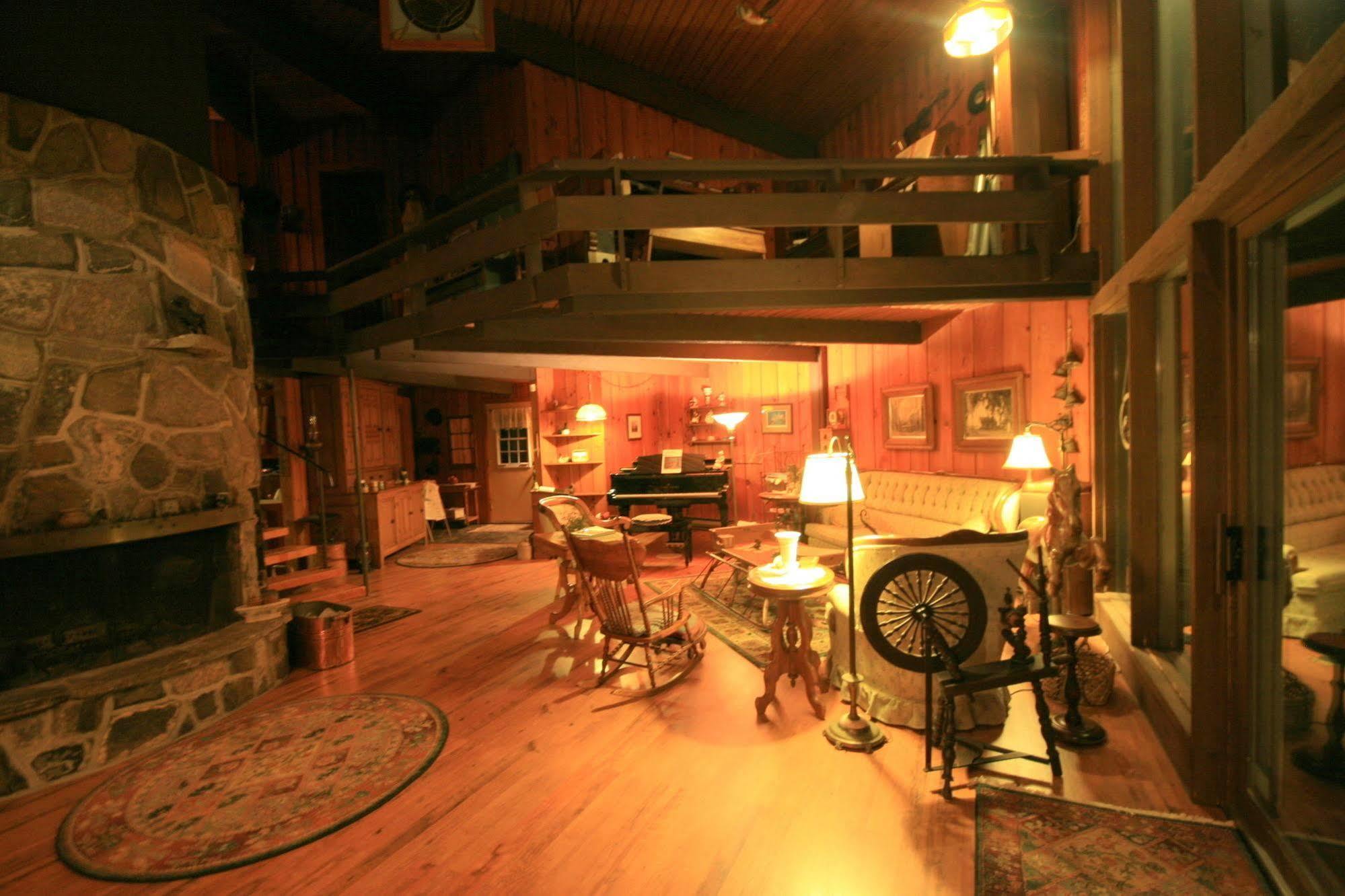 Stouffermill Bed & Breakfast Algonquin Highlands Exterior photo