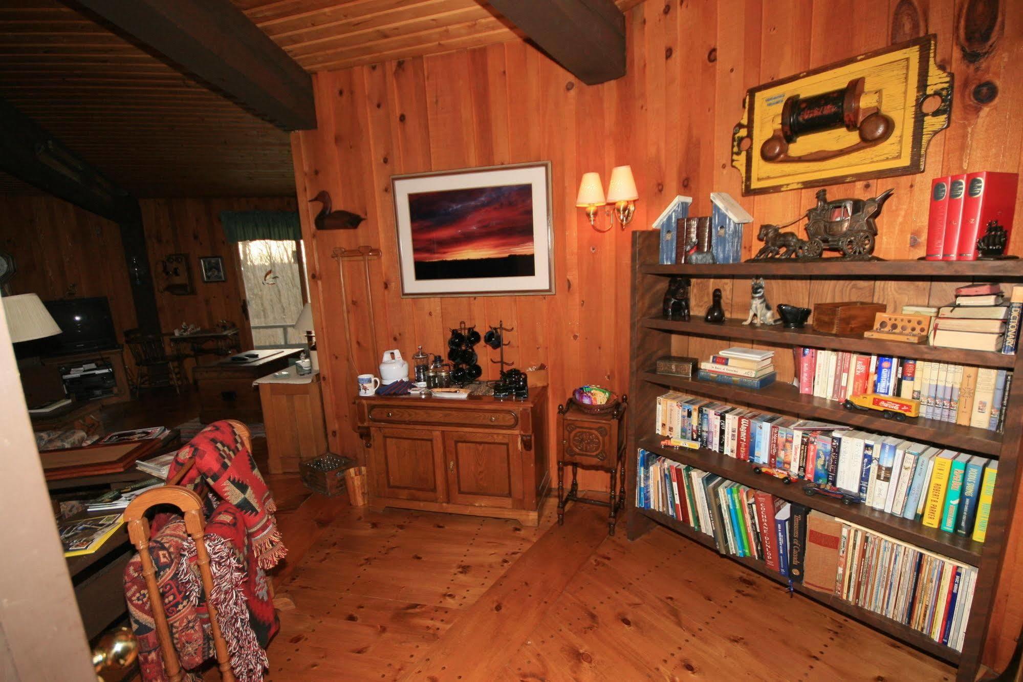 Stouffermill Bed & Breakfast Algonquin Highlands Exterior photo