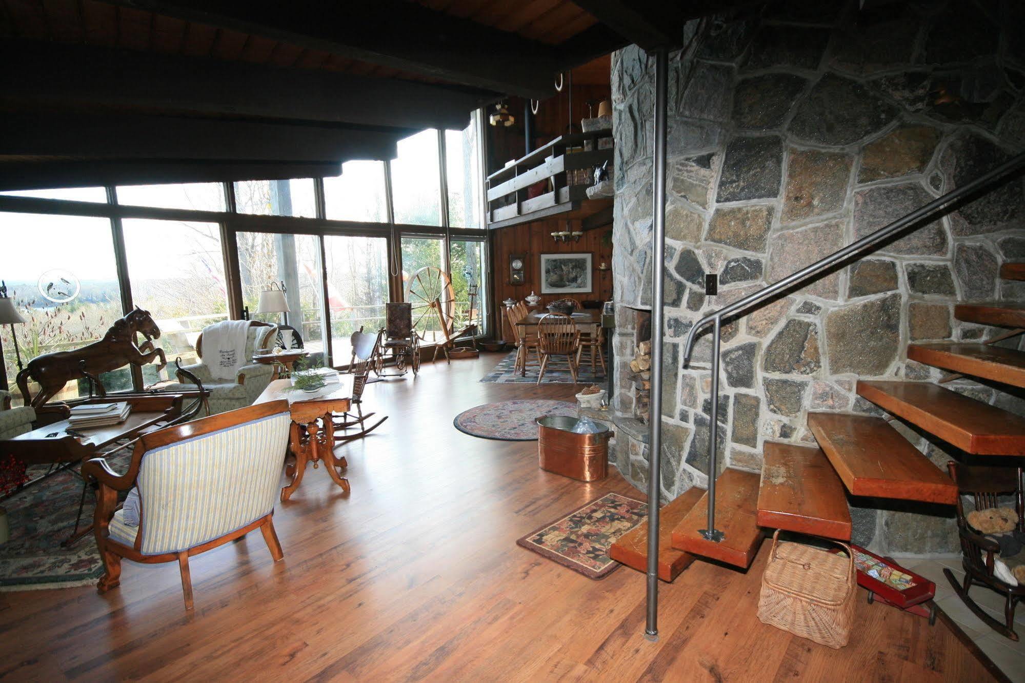 Stouffermill Bed & Breakfast Algonquin Highlands Exterior photo